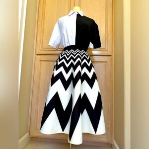 Neoprene Valentino print skirt mannequin is a 6